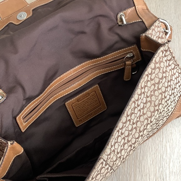 2000’s Vintage Coach Belted Logo Purse - Picture 6 of 8